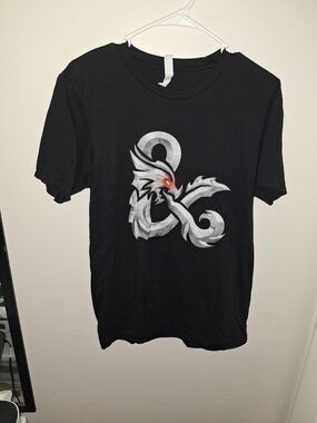 DUNGEONS & DRAGONS Men's Black Graphic Dragon Ampersand Tee  NWOT
